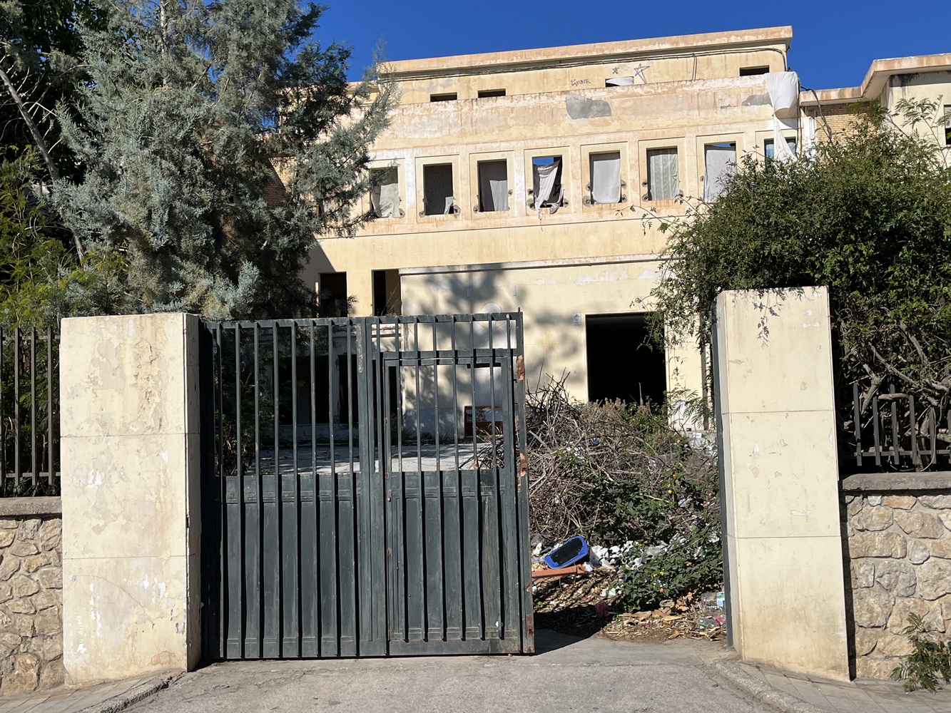 El PSOE alerta del peligro que sigue suponiendo para el vecindario el abandono de la antigua residencia Santa Amelia de Motril